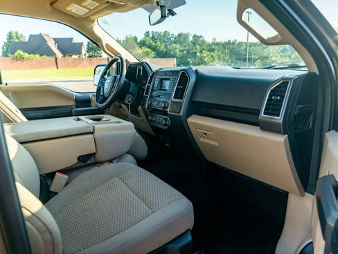 Used 2016 Ford F150 XLT w/ Equipment Group 301A Mid RWD image 16