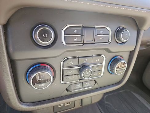 Used 2022 Chevrolet Suburban LS AWD/4WD image 18