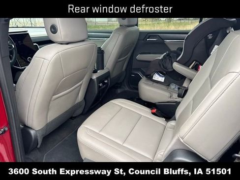Used 2024 GMC Acadia Elevation w/ Luxury Package AWD/4WD image 17