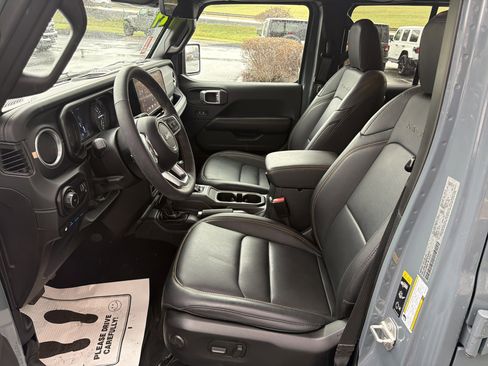 Used 2024 Jeep Wrangler Sahara w/ Technology Group image 12