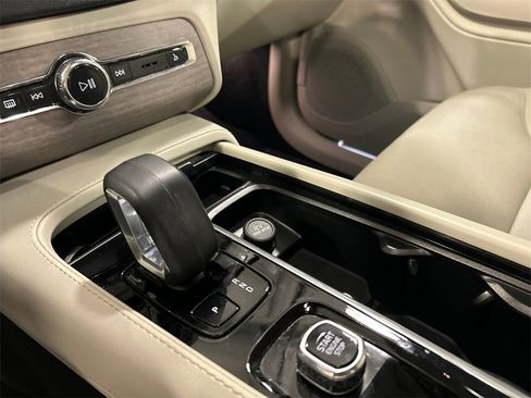 Certified 2023 Volvo XC90 B5 Plus w/ Protection Package Premier image 19