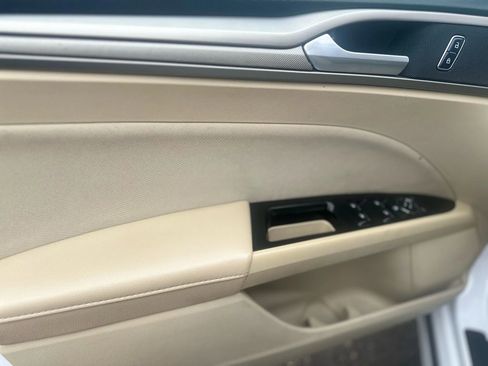 Used 2016 Ford Fusion SE image 9