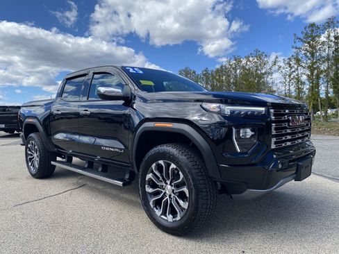 Used 2025 GMC Canyon Denali AWD/4WD image 3