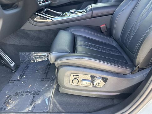 Used 2024 BMW X7 M60i image 20