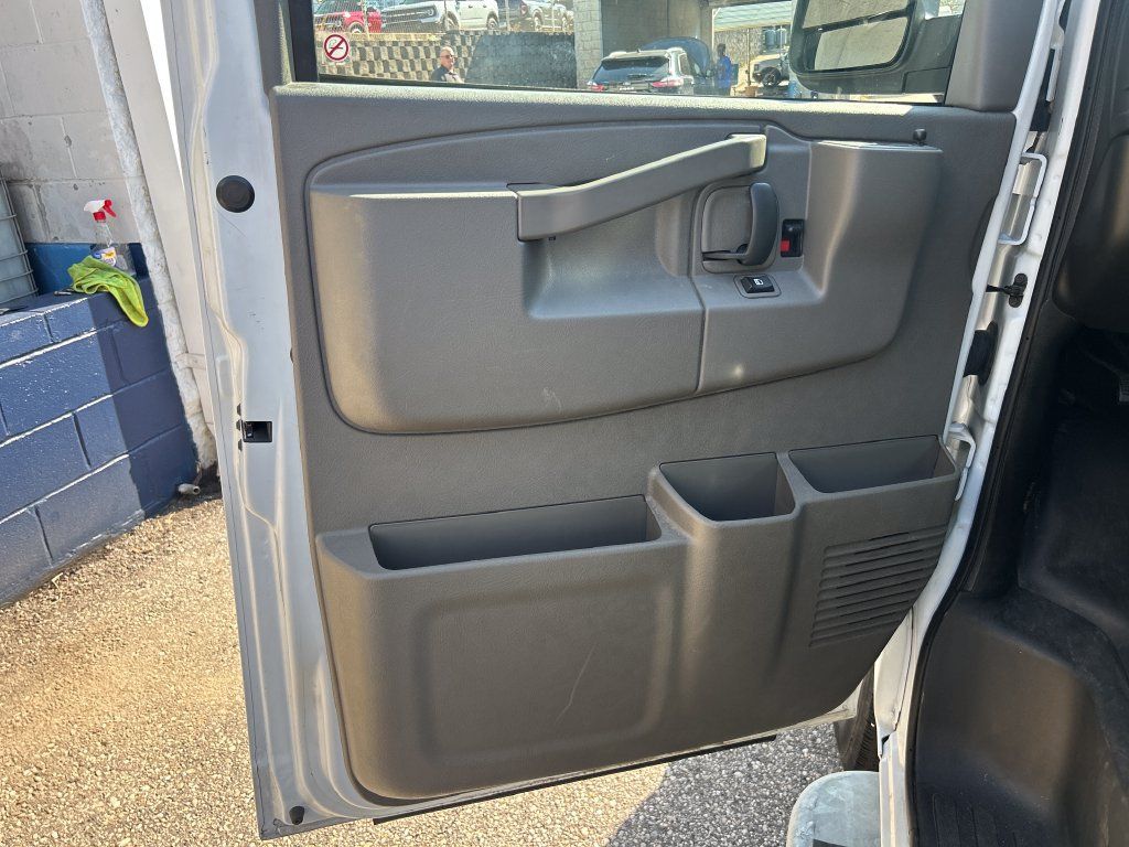 Used 2025 GMC Savana 2500 w/ Driver Convenience Package RWD image 9