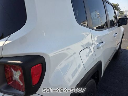 Used 2018 Jeep Renegade Trailhawk w/ UConnect 8.4 Nav Group AWD/4WD image 8