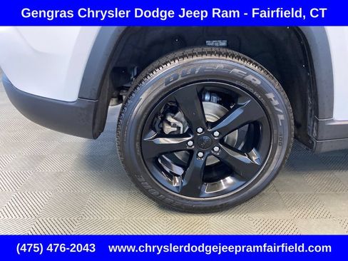 Certified 2025 Jeep Grand Cherokee Altitude AWD/4WD image 34