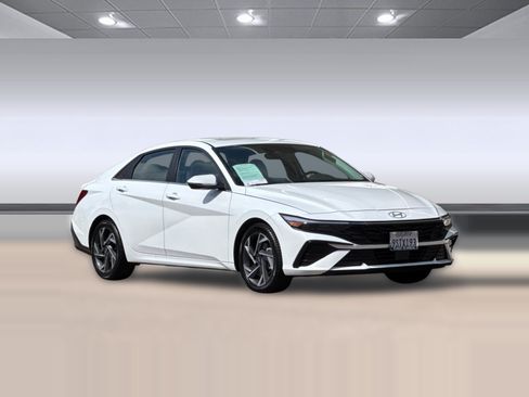 Used 2025 Hyundai Elantra Limited FWD image 7