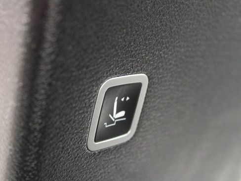 Used 2021 Chrysler Pacifica Touring-L FWD image 26
