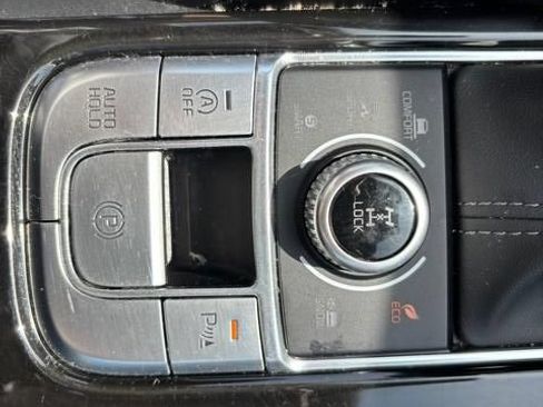 Used 2024 Kia Telluride EX w/ EX Captain's Chair Package AWD/4WD image 21