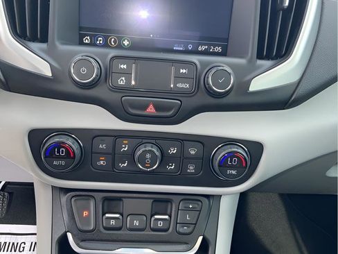 Used 2021 GMC Terrain SLT image 9