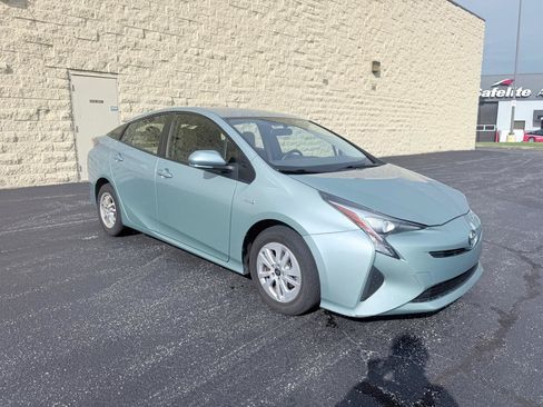 Used 2016 Toyota Prius Two FWD image 7