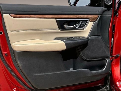 Used 2018 Honda CR-V Touring image 18