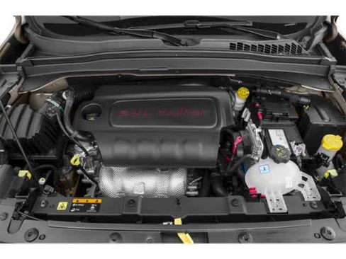 Used 2018 Jeep Renegade Latitude FWD image 16