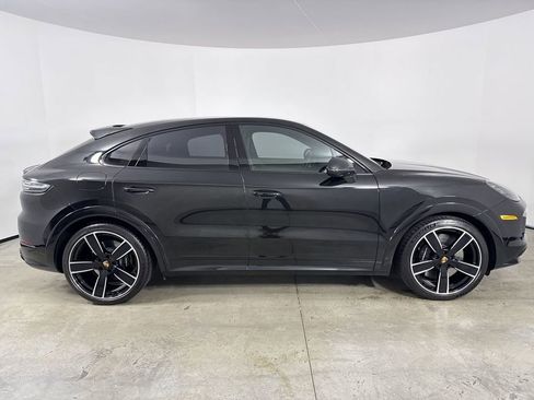 Certified 2023 Porsche Cayenne Turbo AWD/4WD image 8