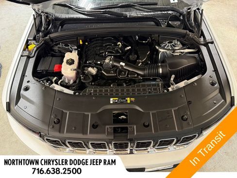 Used 2025 Jeep Grand Cherokee Laredo X w/ Luxury Tech Group I AWD/4WD image 33