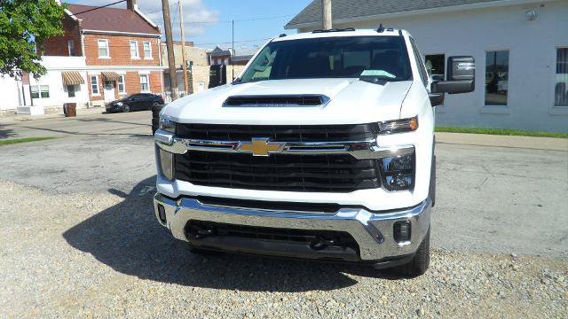 Used 2024 Chevrolet Silverado 2500 LT w/ Convenience Package AWD/4WD image 2