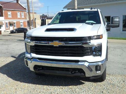 Used 2024 Chevrolet Silverado 2500 LT w/ Convenience Package AWD/4WD image 2