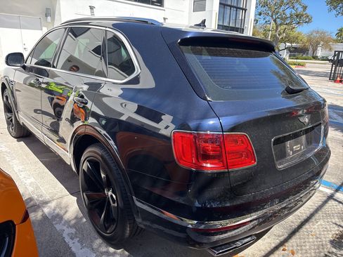 Used 2019 Bentley Bentayga image 4