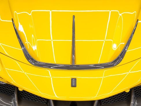 Used 2022 Ferrari SF90 Spider image 9