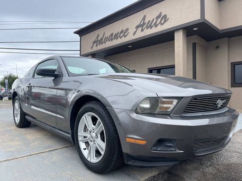 Used 2010 Ford Mustang Coupe RWD image 2