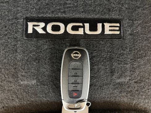 Used 2025 Nissan Rogue SV FWD image 28