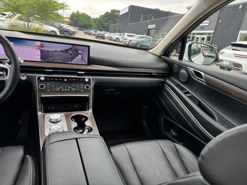 Certified 2025 Genesis GV80 2.5T Prestige AWD/4WD image 42