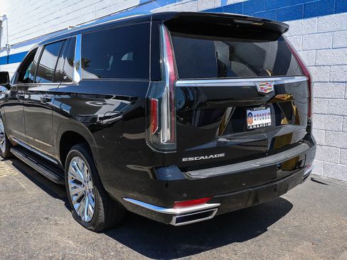 Used 2023 Cadillac Escalade ESV Premium Luxury Platinum AWD/4WD image 8