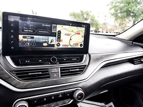 Used 2024 Nissan Altima 2.5 SV w/ SV Premium Package image 23