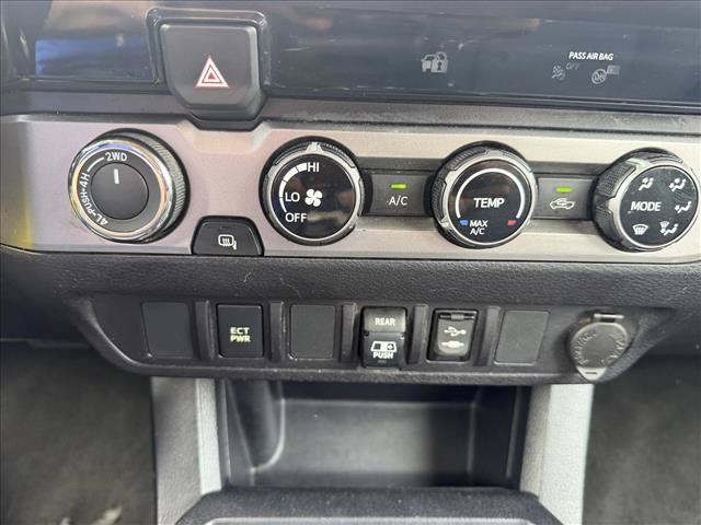 Used 2018 Toyota Tacoma SR5 AWD/4WD image 16