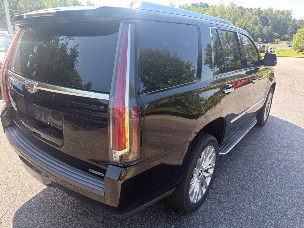 Used 2016 Cadillac Escalade Luxury RWD image 5