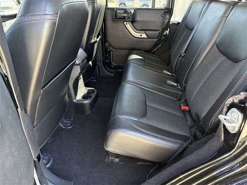 Used 2016 Jeep Wrangler Unlimited Sahara image 15