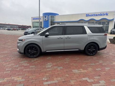 Used 2024 Kia Carnival SX FWD image 3