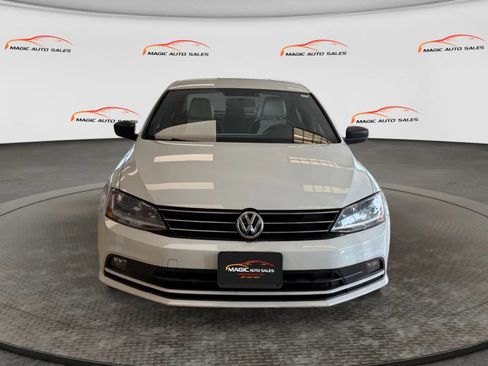 Used 2017 Volkswagen Jetta Sport FWD image 3