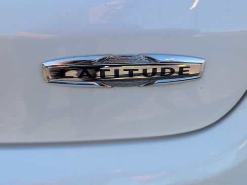 Used 2024 Jeep Compass Latitude AWD/4WD image 12