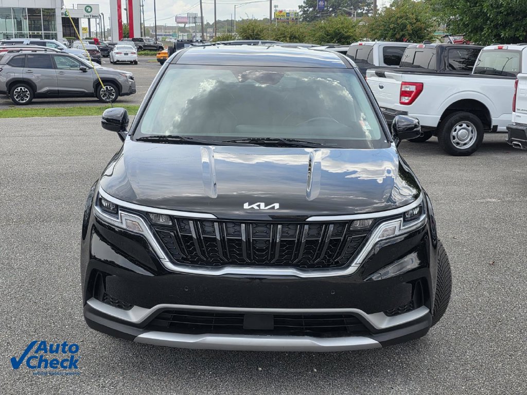 Used 2022 Kia Carnival EX FWD image 2