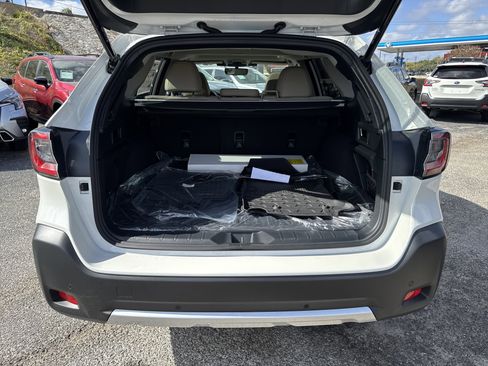New 2025 Subaru Outback Limited image 31