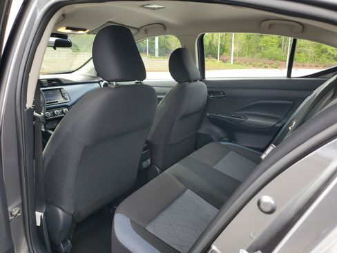 Used 2025 Nissan Versa SV image 9