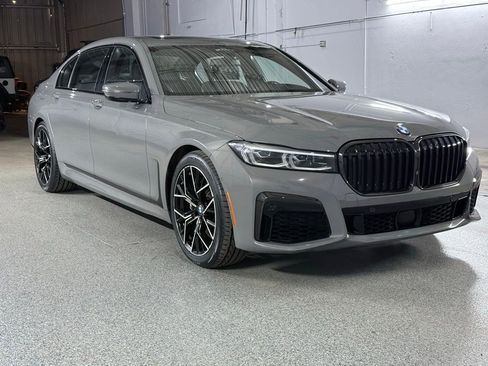 Used 2021 BMW 750i xDrive w/ Executive Package image 3