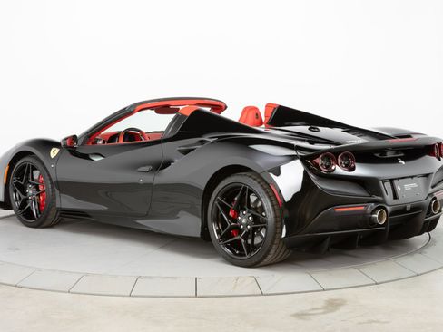 Certified 2021 Ferrari F8 Tributo image 5