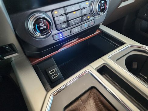 Used 2019 Ford F150 King Ranch w/ Equipment Group 601A Luxury AWD/4WD image 52
