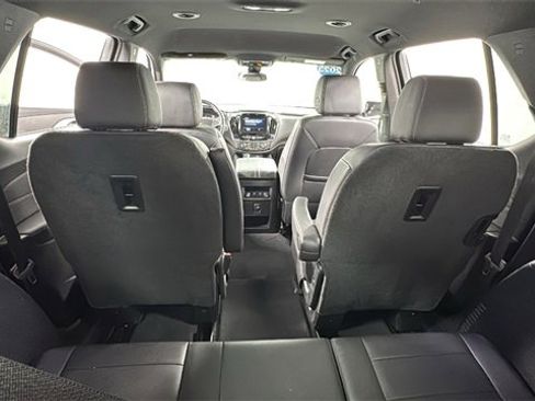 Used 2023 Chevrolet Traverse LT image 19