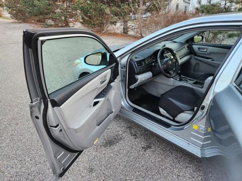 Used 2015 Toyota Camry LE image 36