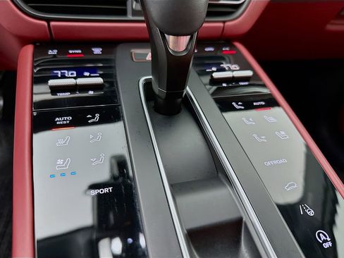 Used 2022 Porsche Macan image 23