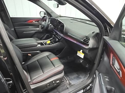 Used 2024 Chevrolet Traverse RS w/ LPO, Floor Liner Package image 16