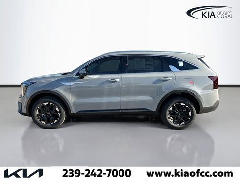 New 2026 Kia Sorento S image 2