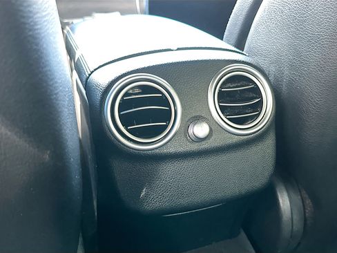 Used 2018 Mercedes-Benz C 300 Sedan image 24