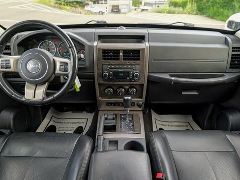 Used 2011 Jeep Liberty Limited w/ Chrome Accents Group AWD/4WD image 39