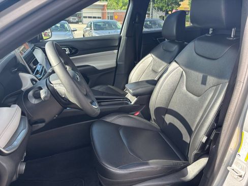 Used 2025 Jeep Compass Limited AWD/4WD image 31
