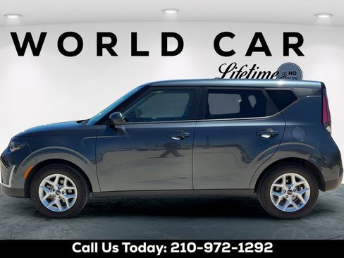 Used 2025 Kia Soul LX w/ LX Technology Package FWD image 4